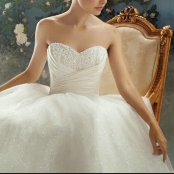 Wedding dress. Size 0. Disney collection by Alfred Angelo. Cinderella style. - Picture 8 of 16
